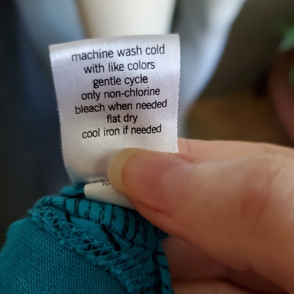 2 Tops - Picture 11 of 12